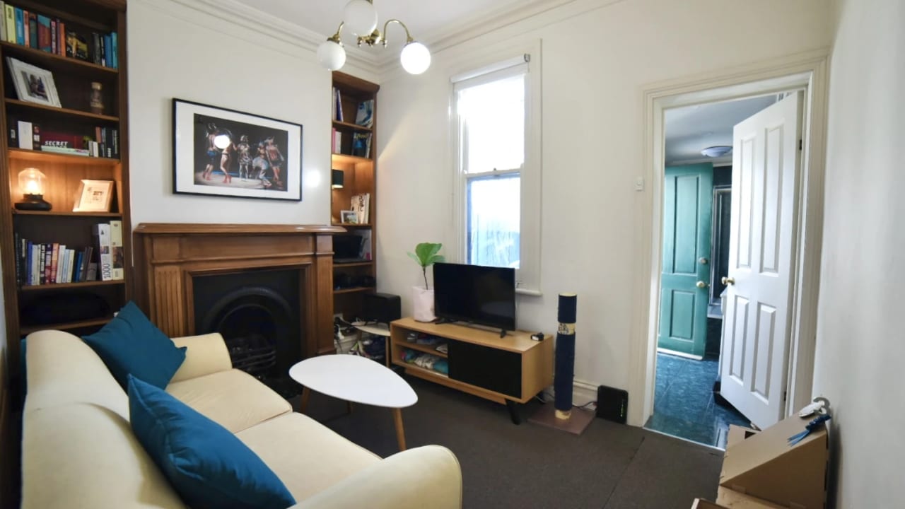 Room in a share house