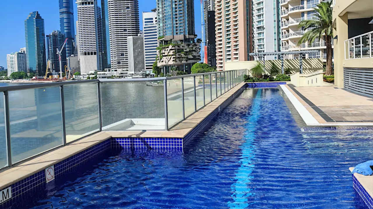 Furnished room with ensuite in a flatshare