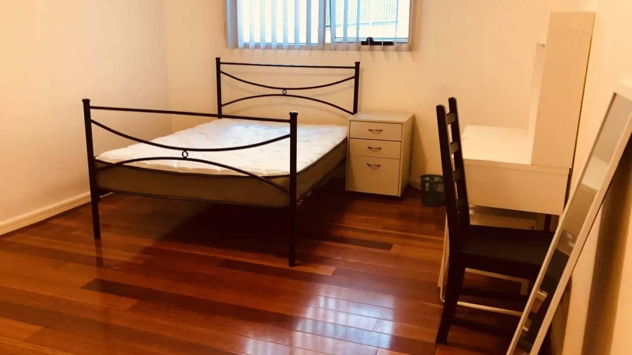 Furnished room in a flatshare