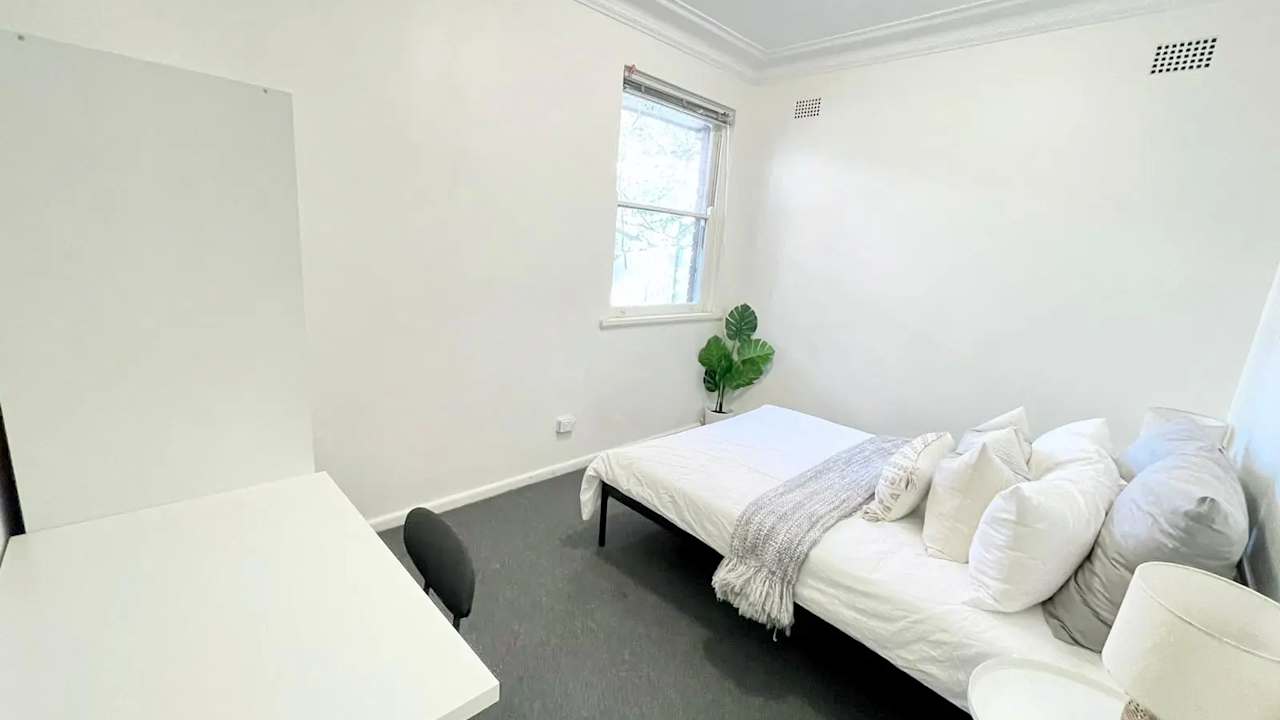 Room in a share house