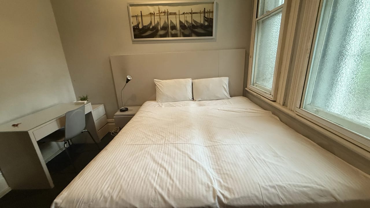 Whole property with 1 room for rent