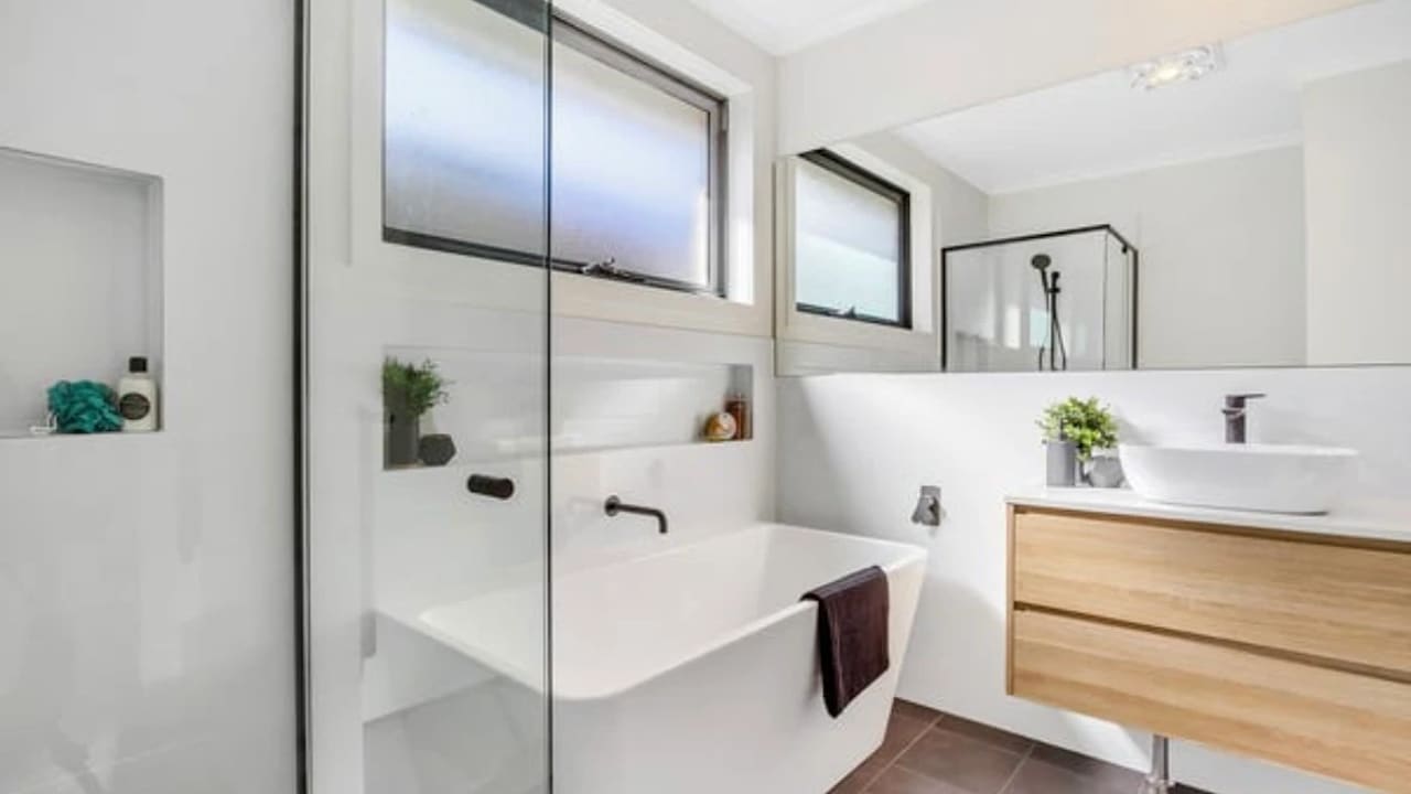 Unfurnished room with own bathroom