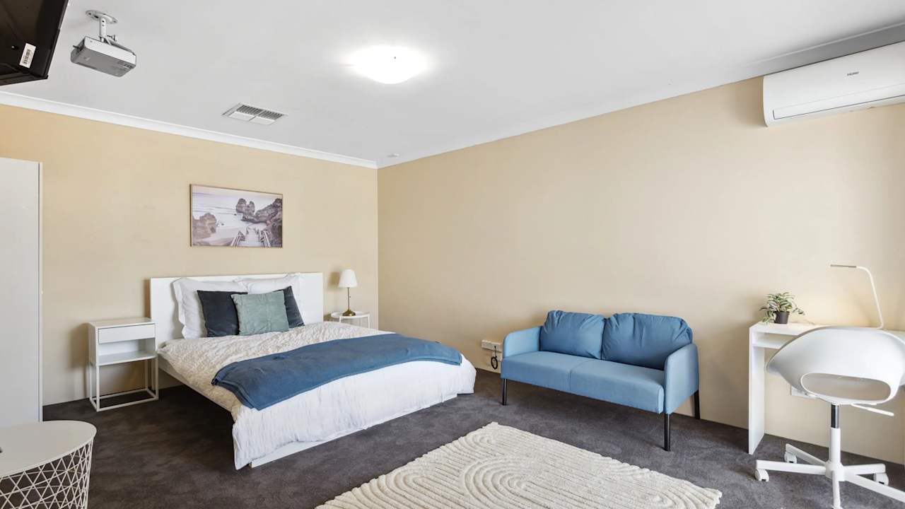 Furnished room with own bathroom