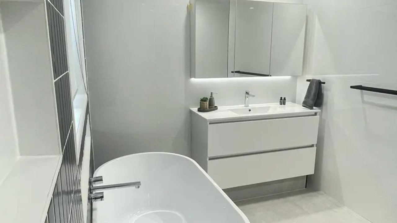 Furnished room in a flatshare