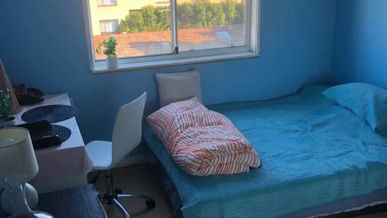 Furnished room in a flatshare
