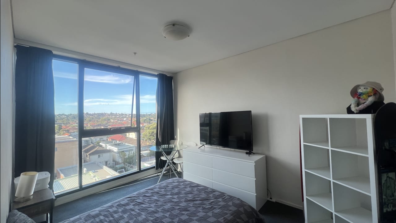 Furnished room with ensuite in a flatshare