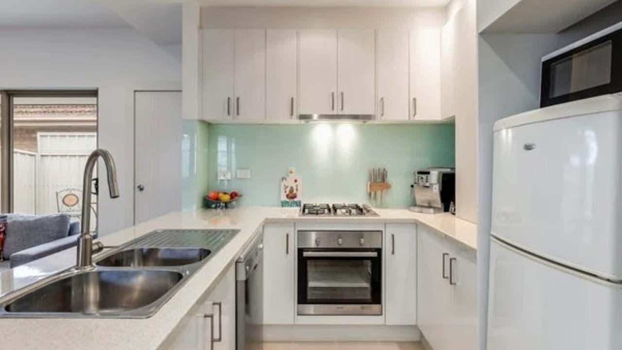 Room in a share house