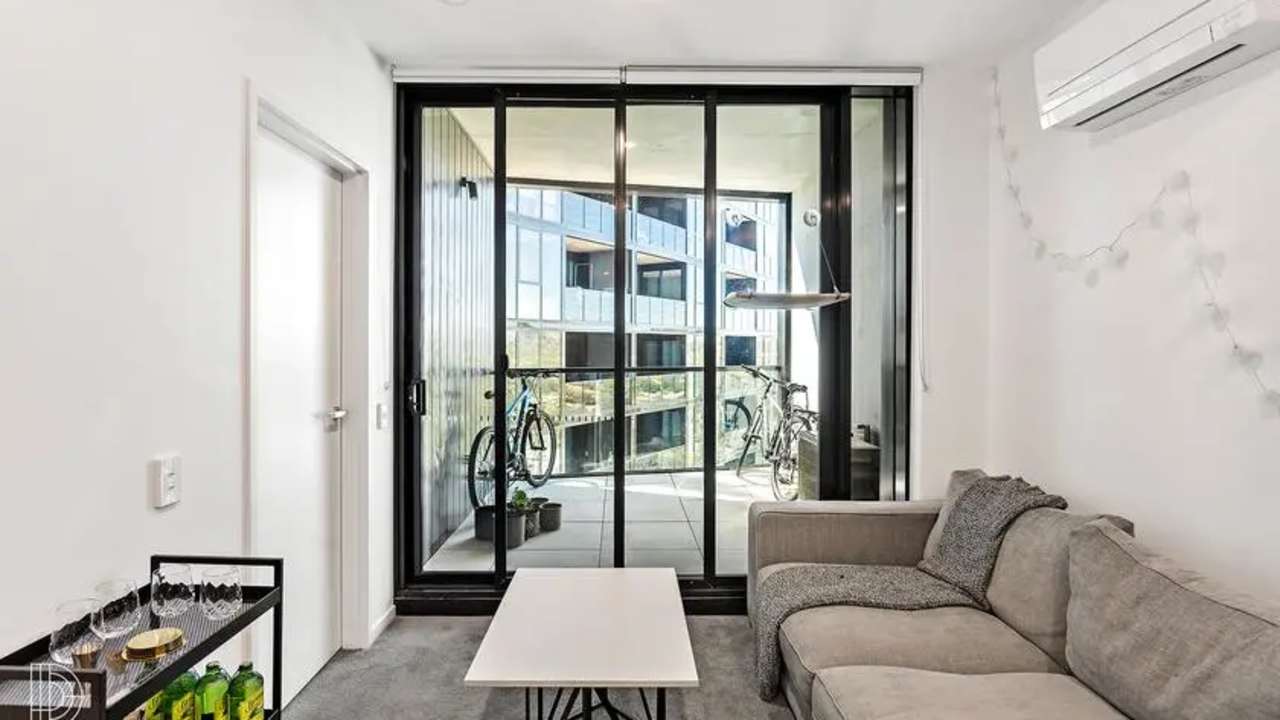 Unfurnished room with ensuite in a flatshare