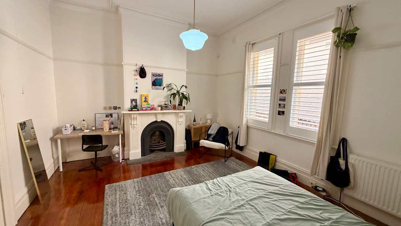Room in a share house