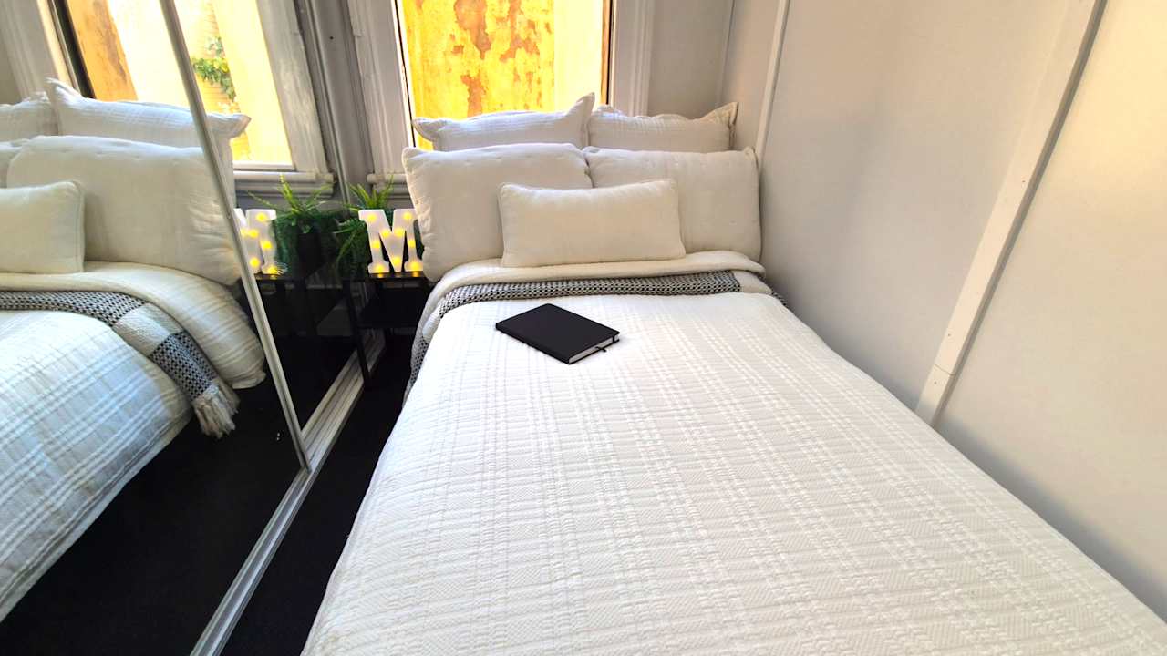 Furnished room in a flatshare