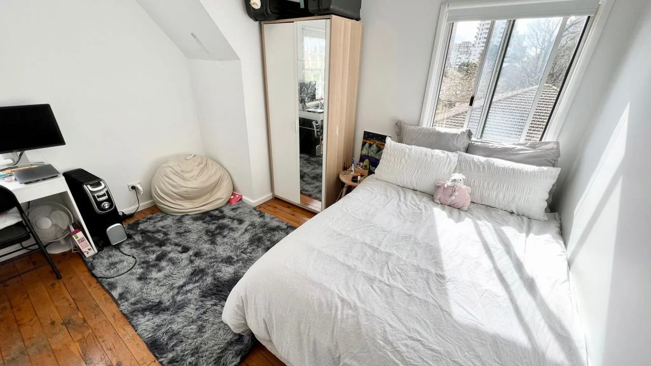 Room in a share house