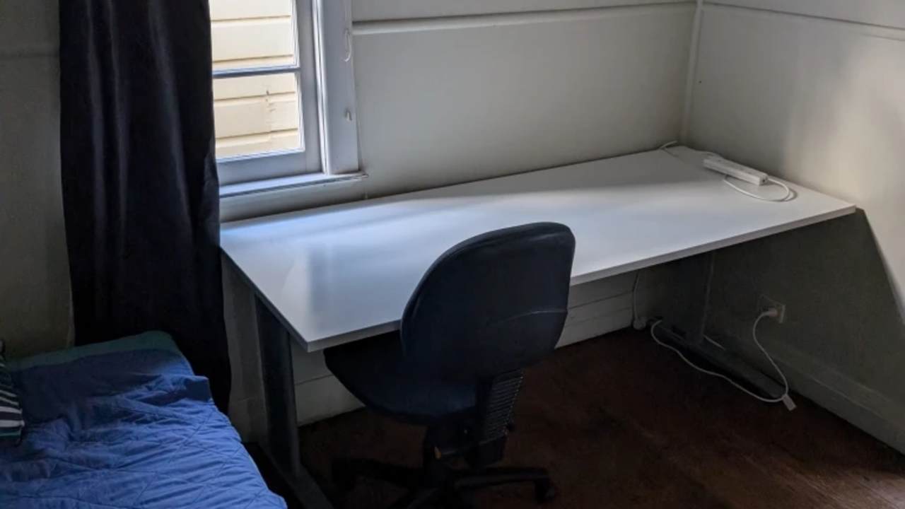 Furnished room in a share house