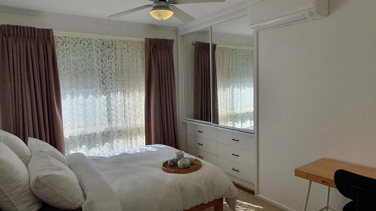 Room in a share house