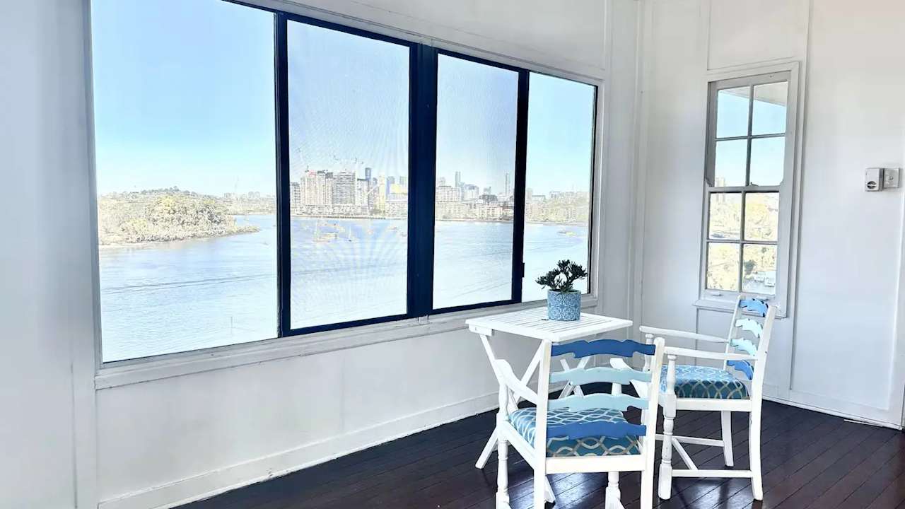 Furnished room in a flatshare