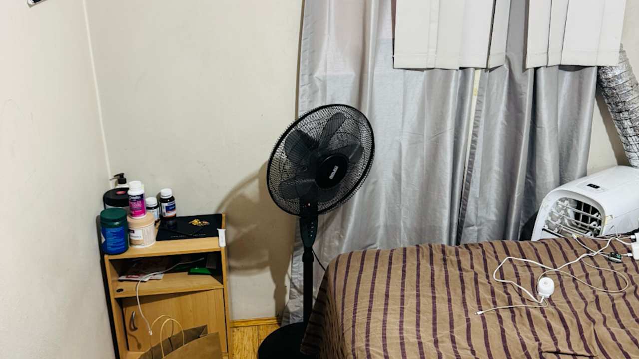 Furnished room in a flatshare
