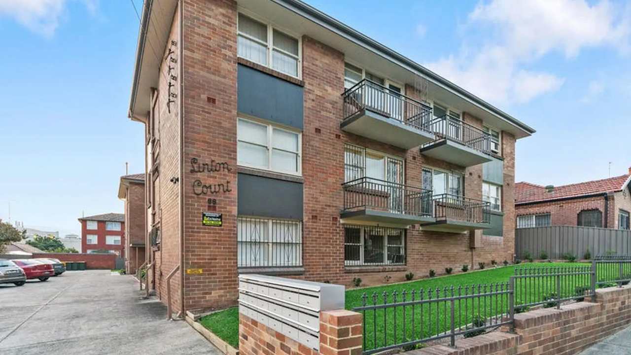 Unfurnished room studio flat for rent