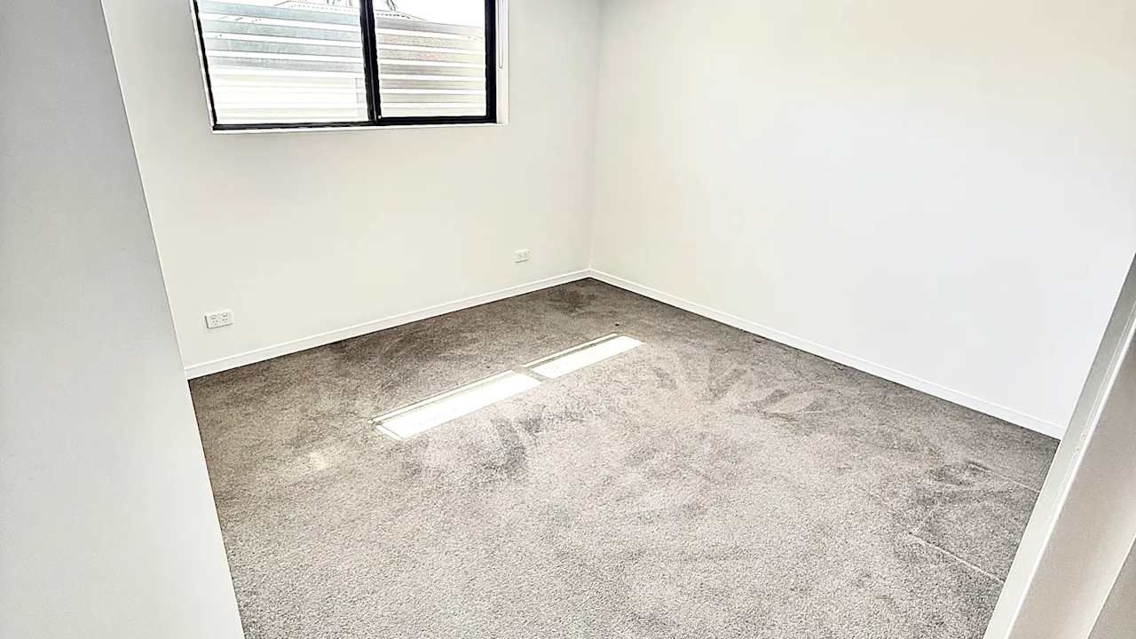 Unfurnished room with own bathroom