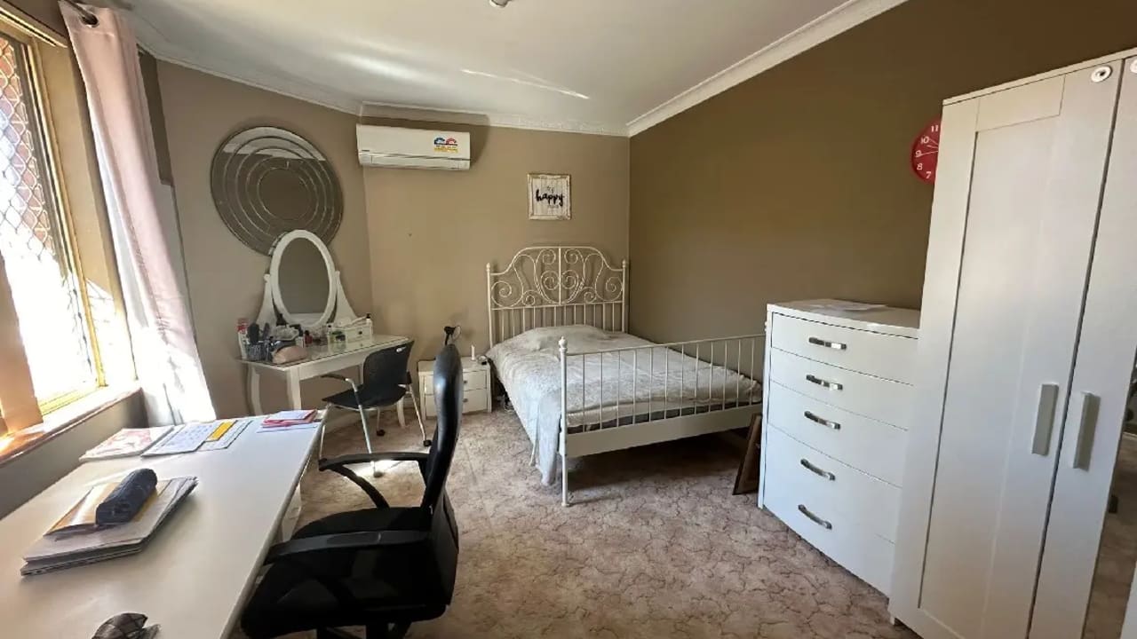 Furnished room in a share house