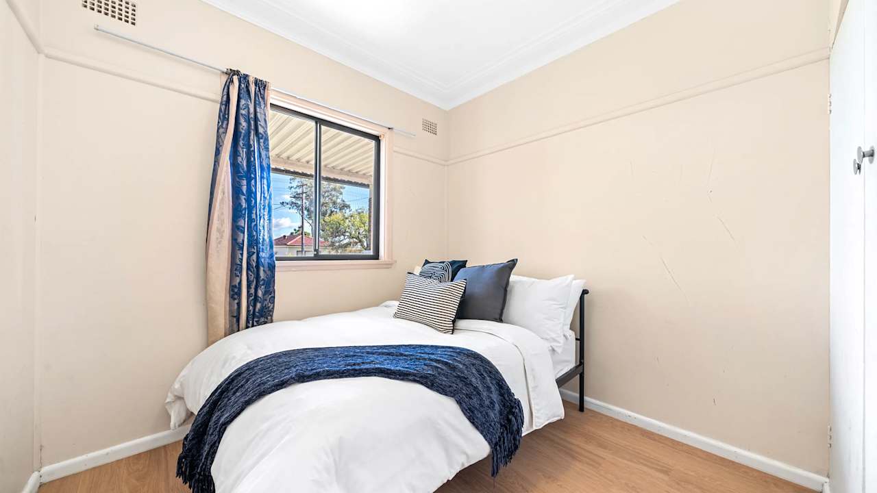 Room in a share house