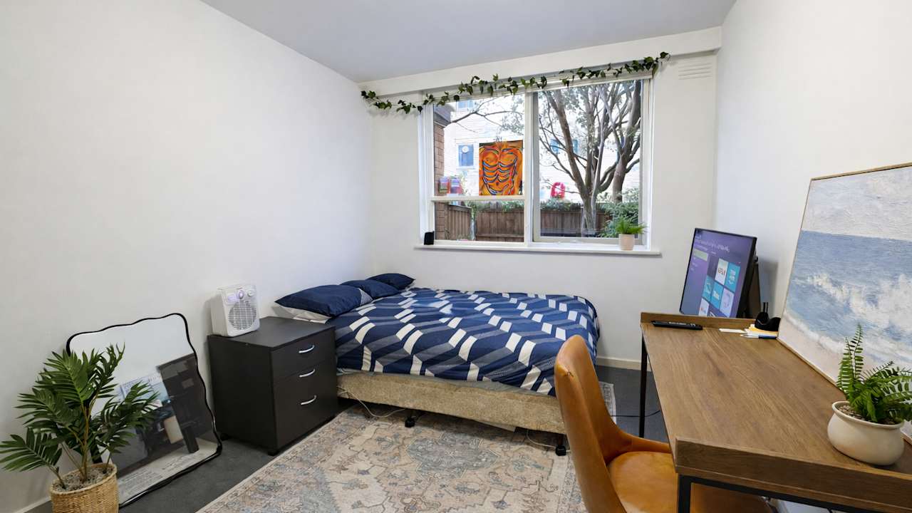Furnished room in a flatshare