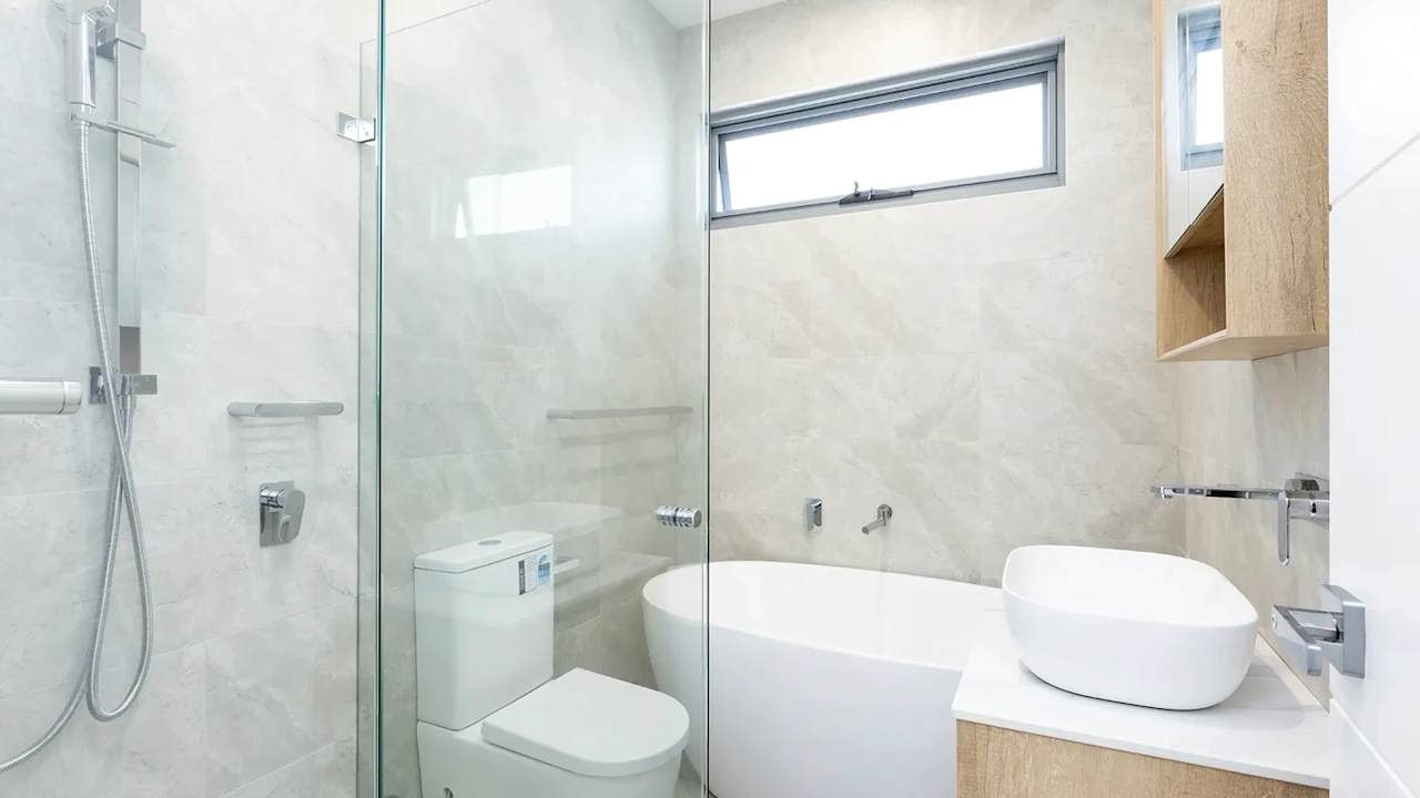 Furnished room with own bathroom