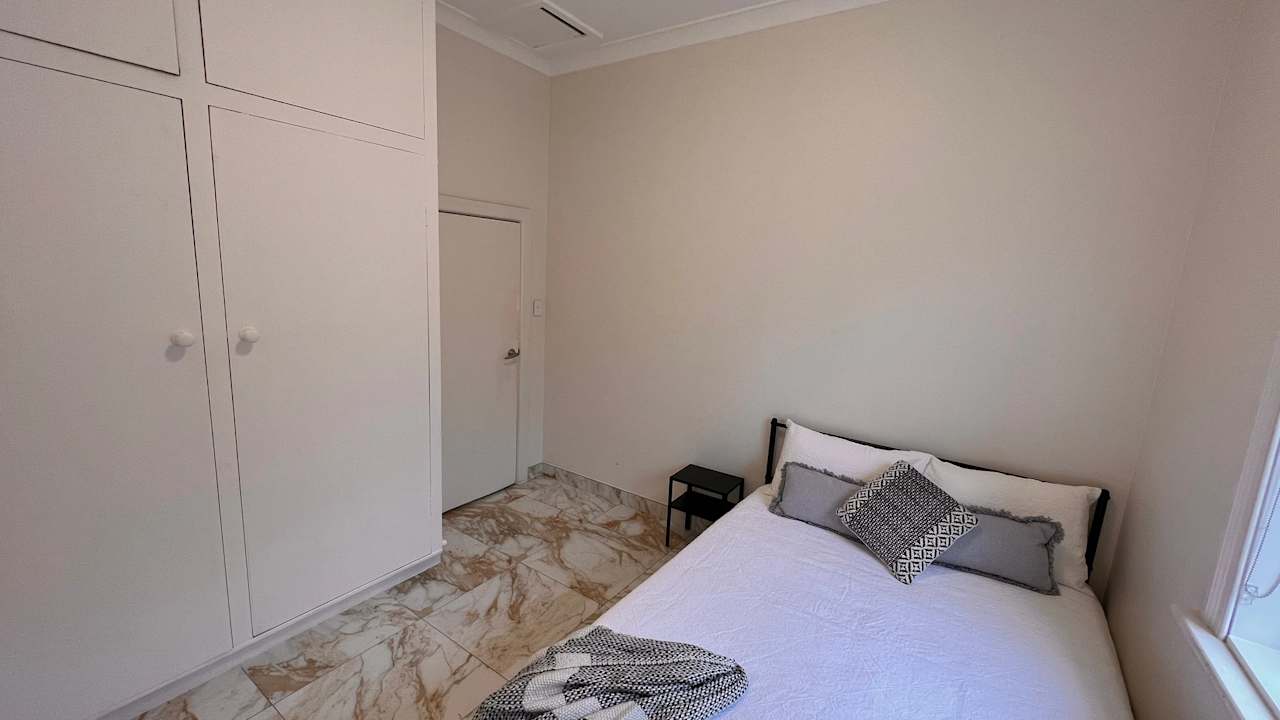 Furnished room in a flatshare