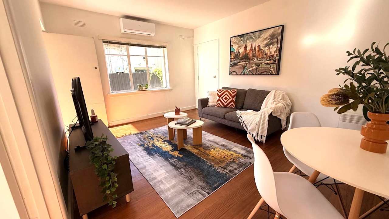 Furnished room in a flatshare