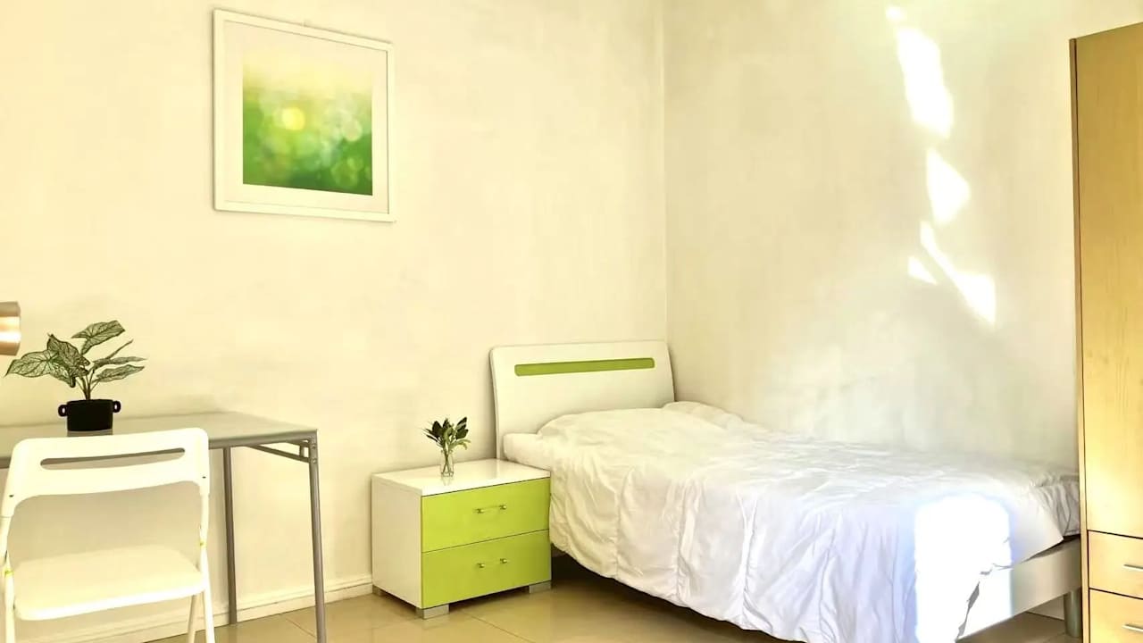 Furnished room in a share house