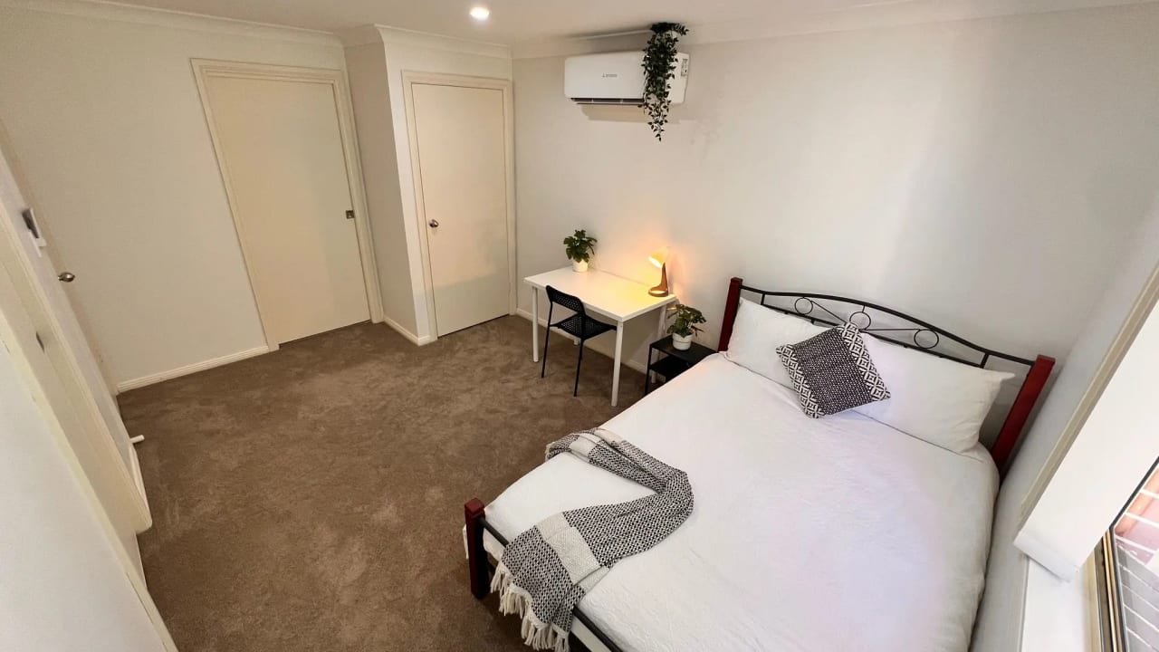 Furnished room in a share house