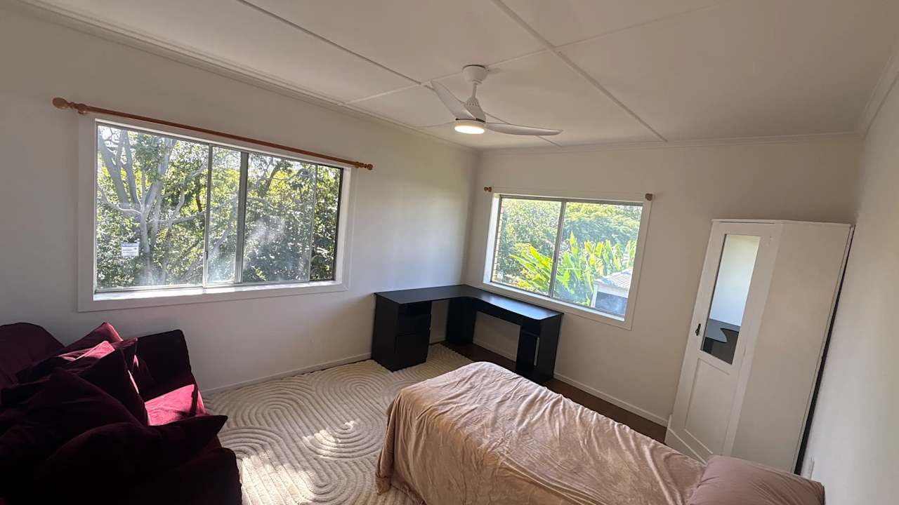 Furnished room in a share house