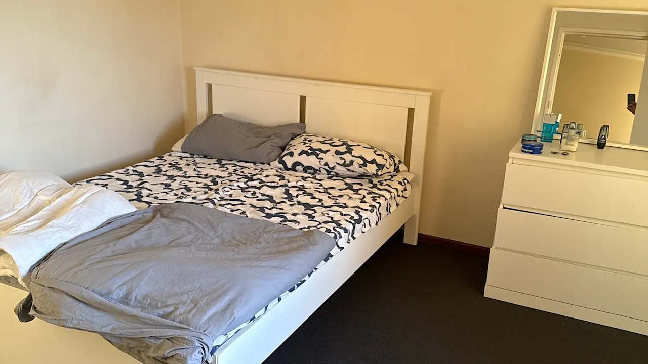 Furnished room in a flatshare