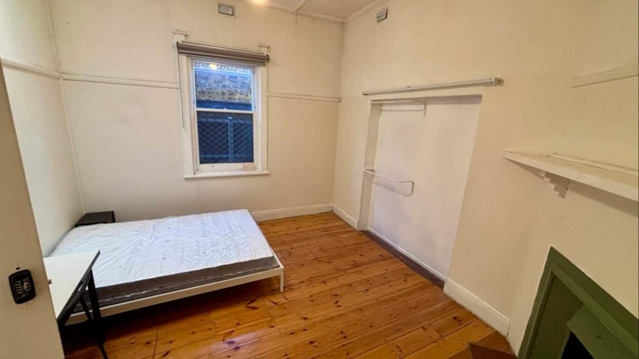 Room in a share house