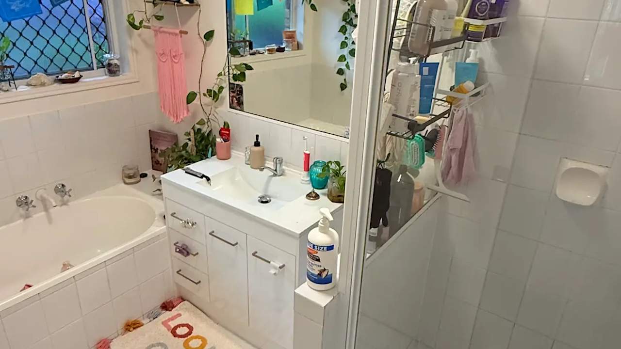 Unfurnished room in a share house