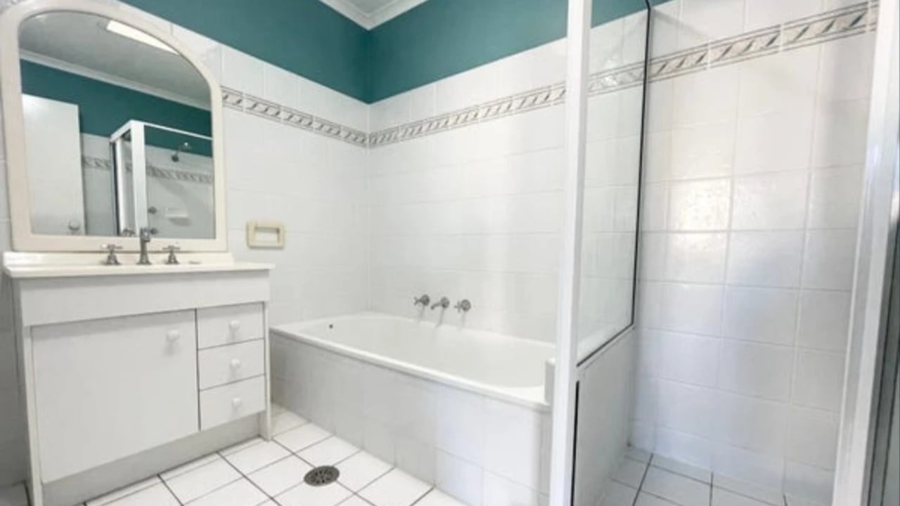 Room in a share house