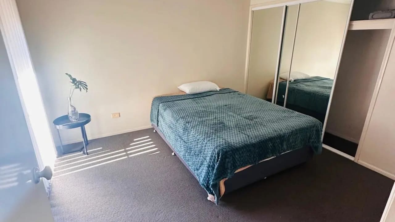Room in a share house