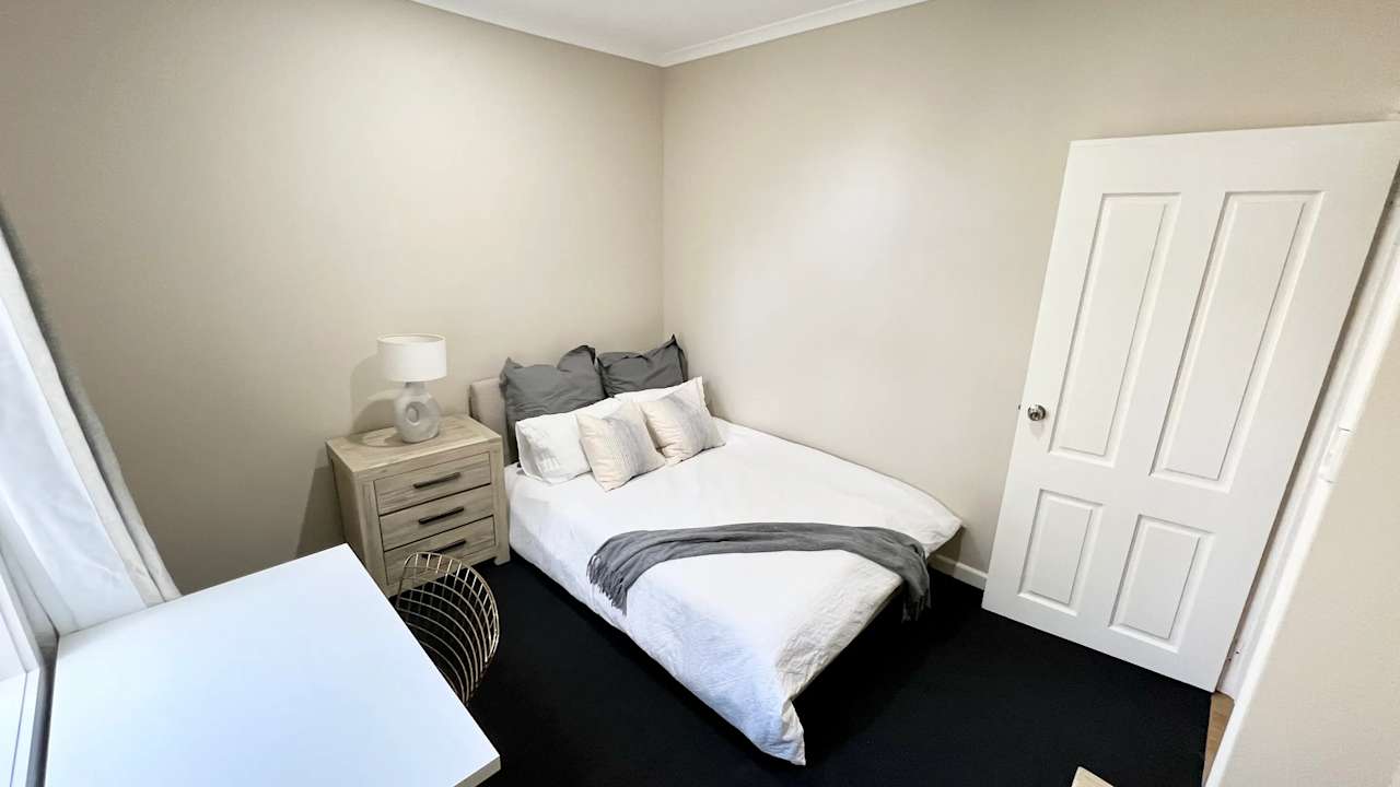 Room in a share house