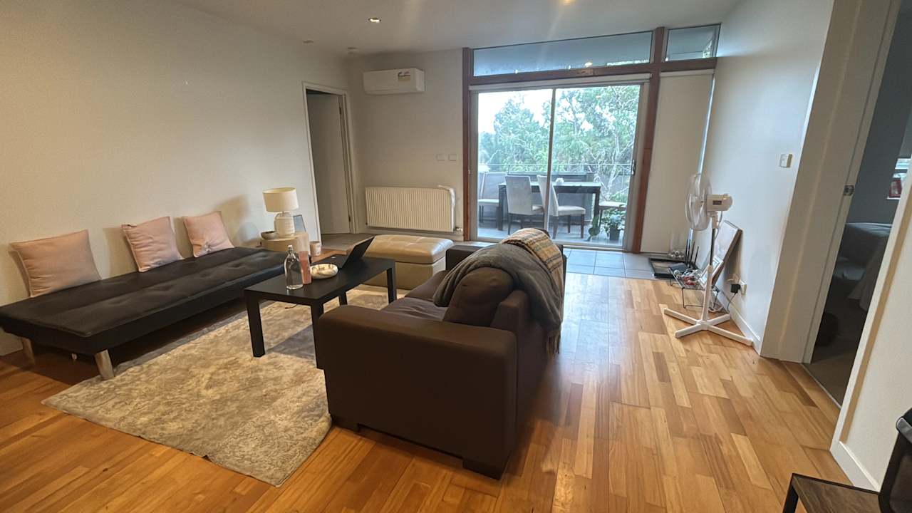Unfurnished room with ensuite in a flatshare