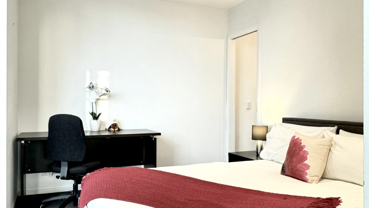 Furnished room with ensuite in a flatshare