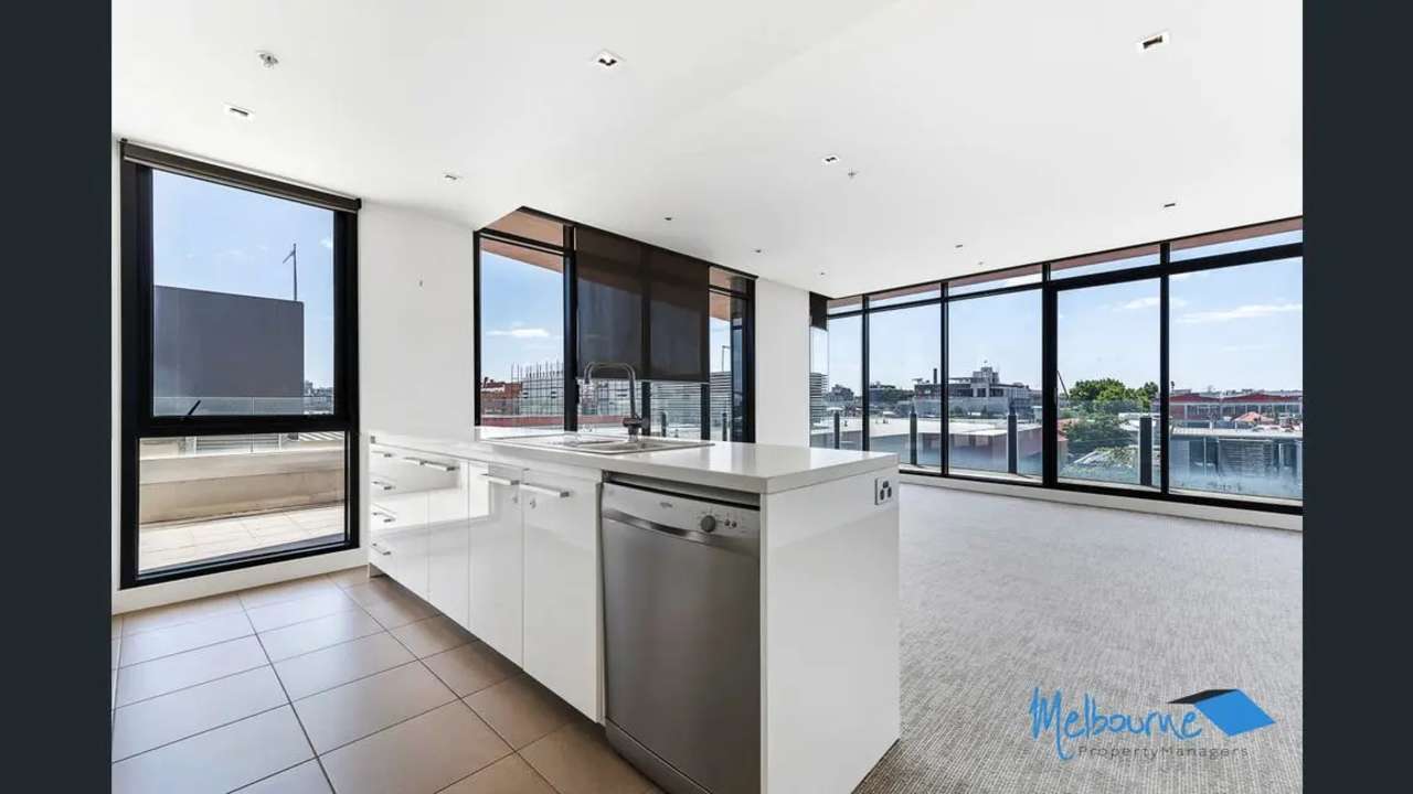 Unfurnished room with own bathroom
