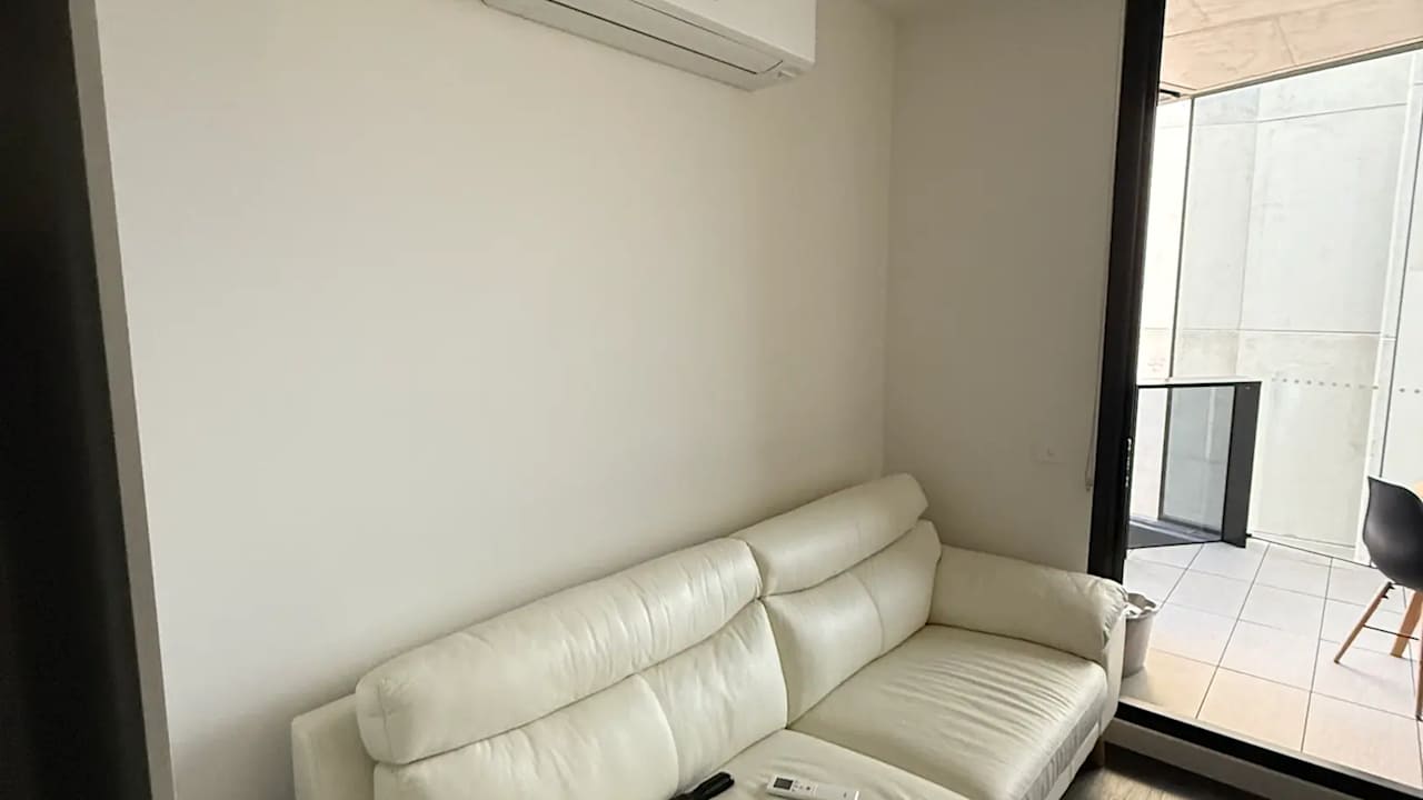 Unfurnished room in a flatshare