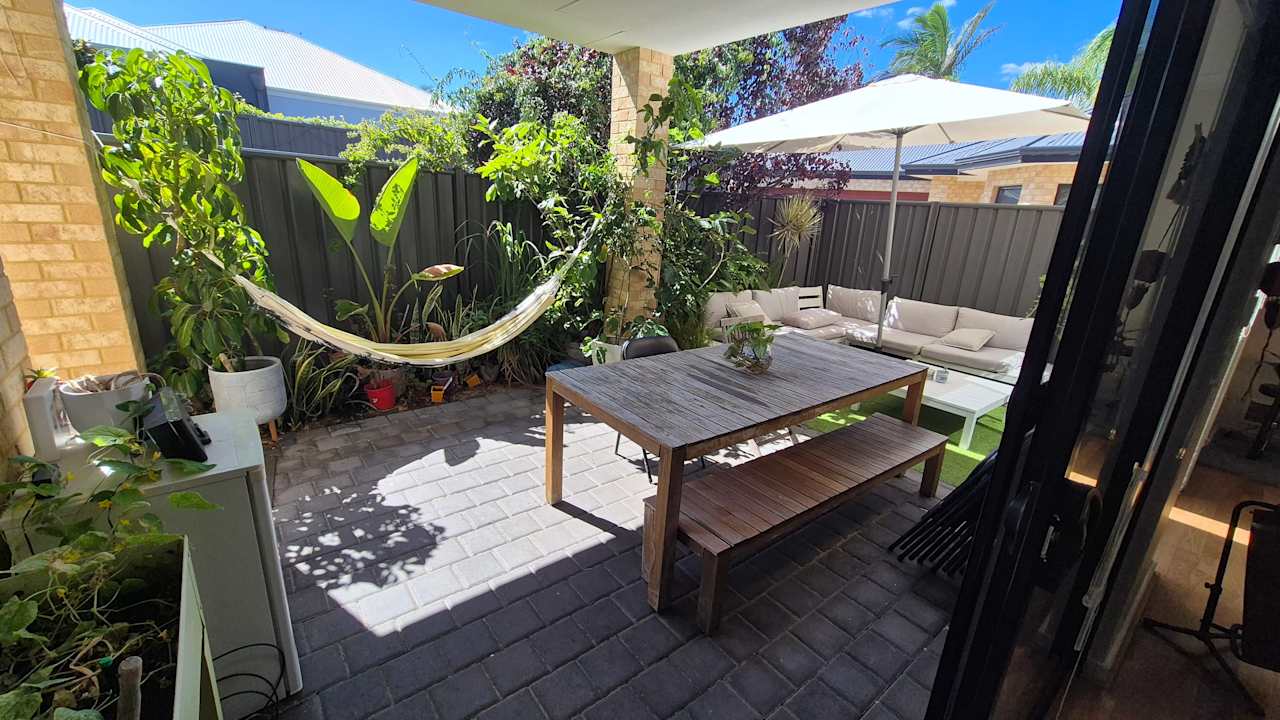 Furnished room in a share house