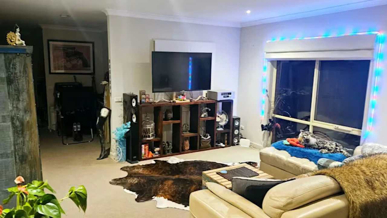 Unfurnished room with own bathroom
