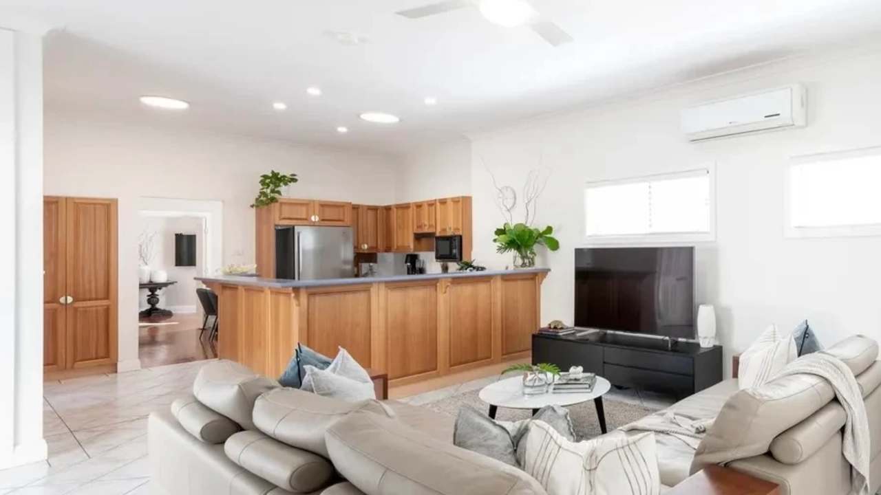 Whole property with 3 rooms for rent