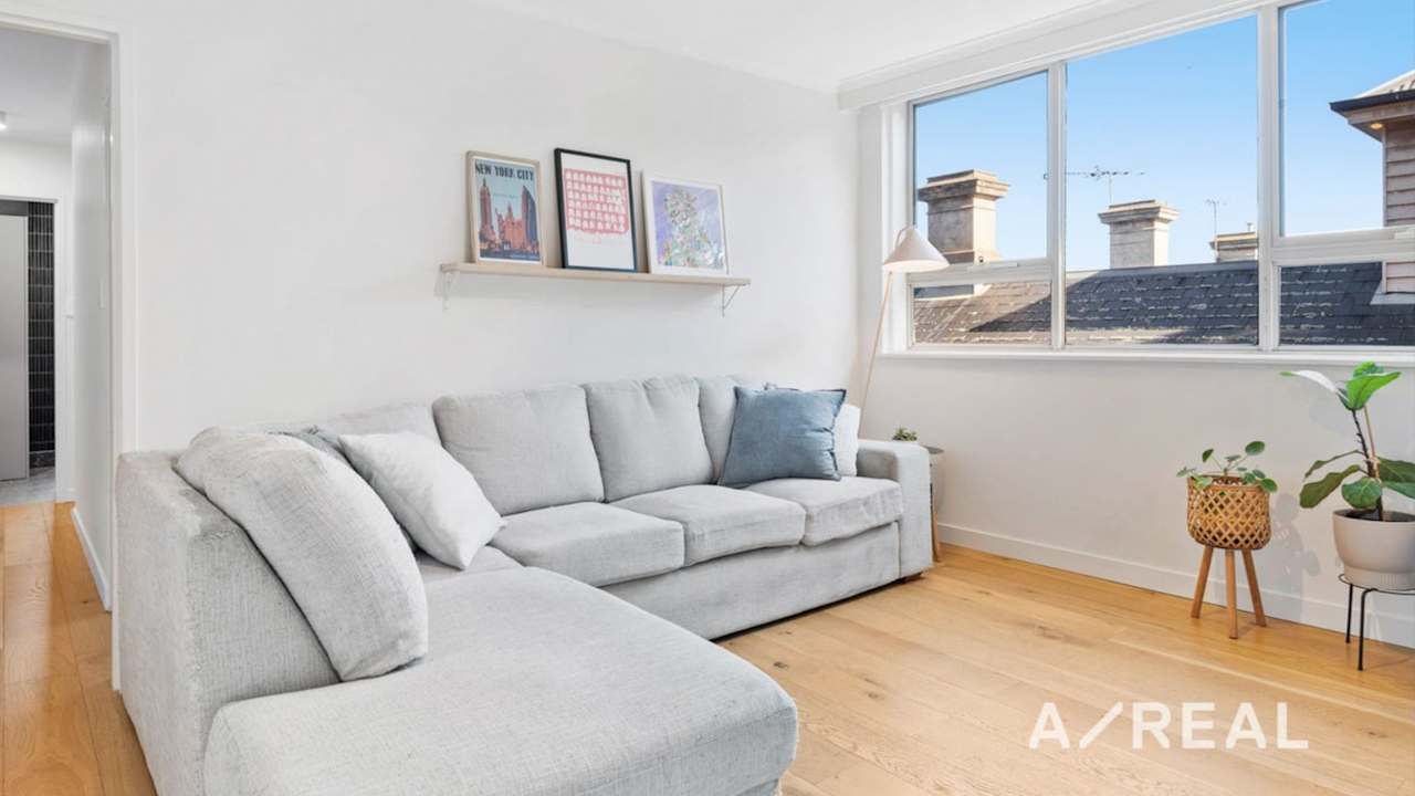 Unfurnished room in a flatshare