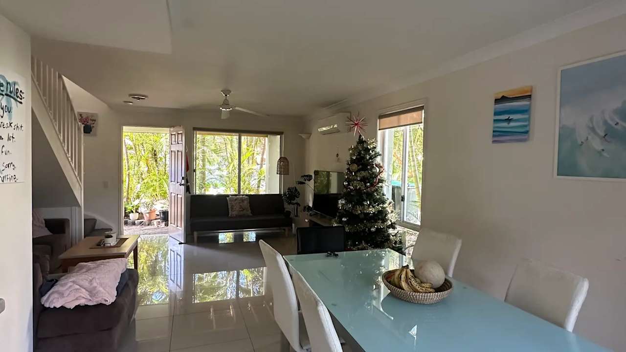 Furnished room in a share house