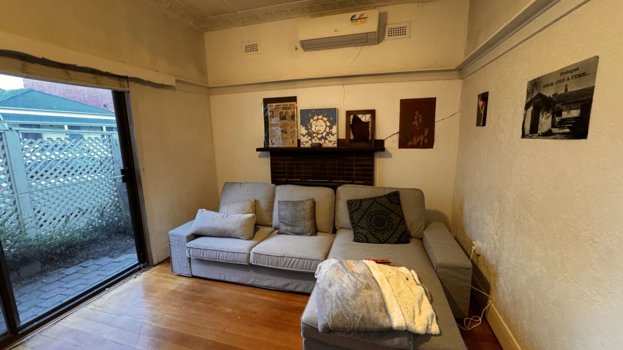Room in a share house