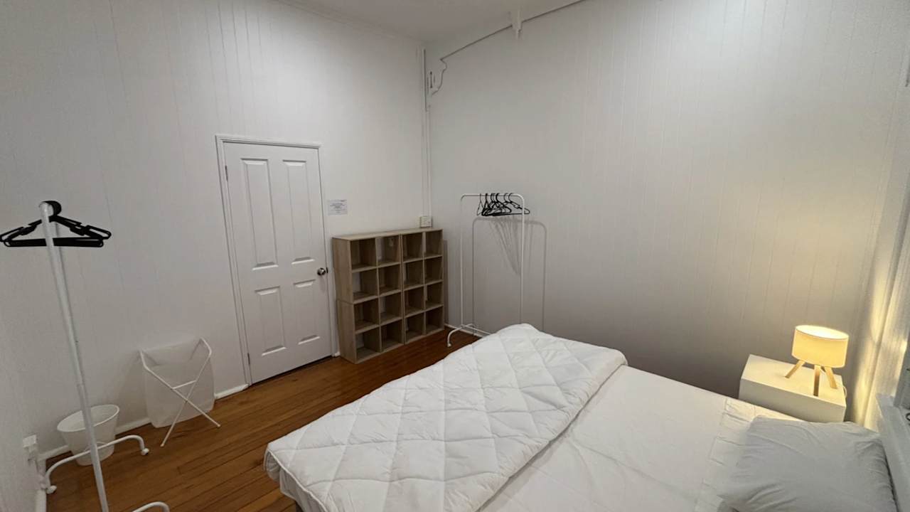 Room in a share house