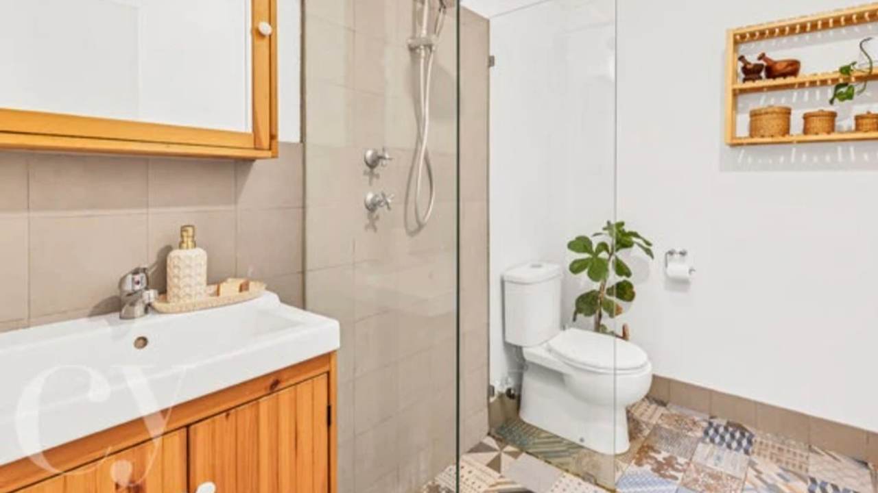 Unfurnished room in a flatshare