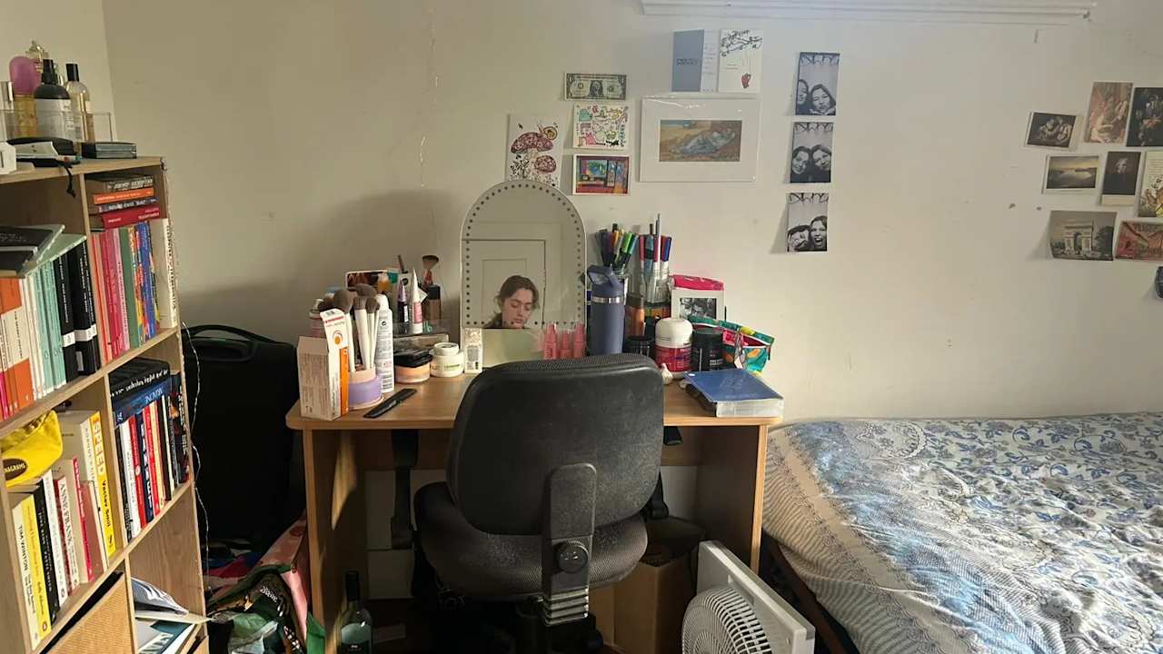 Room in a share house