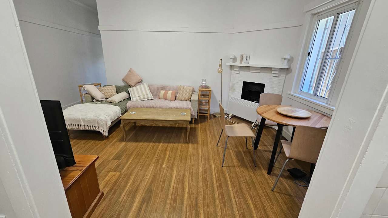 Furnished room in a flatshare